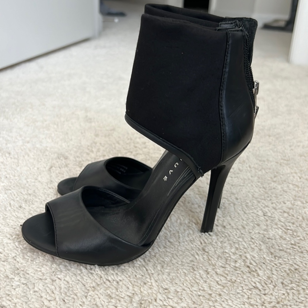 Trouvé Heels
